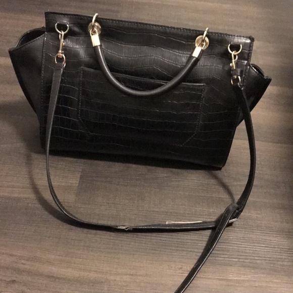Guess Purse - Picture 6 of 6